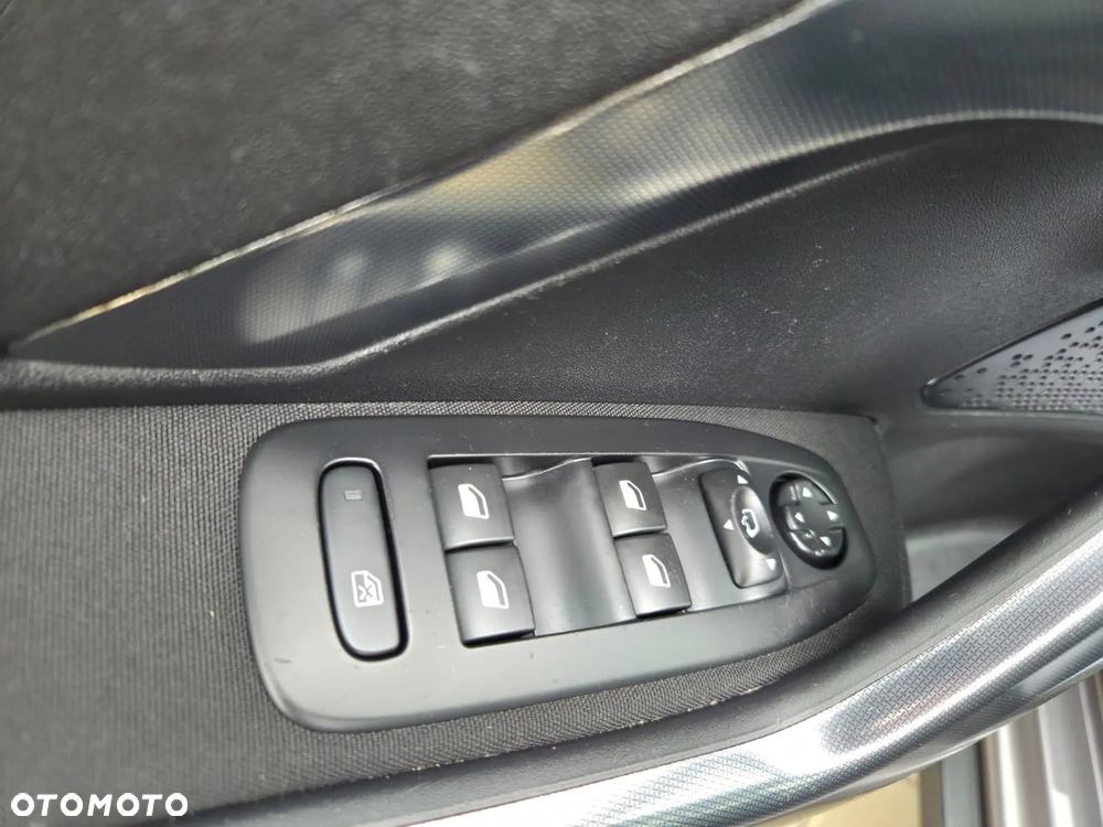 Peugeot 2008 1.6 e-HDi Allure S&S - 14