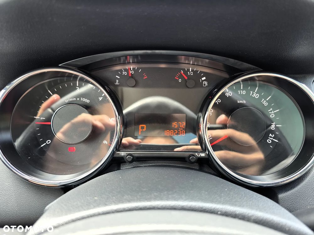 Peugeot 5008 HDI FAP 165 Automatik Active - 27