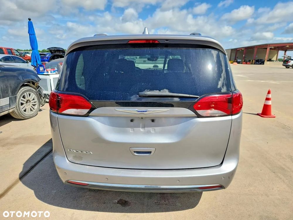 Chrysler Pacifica - 6
