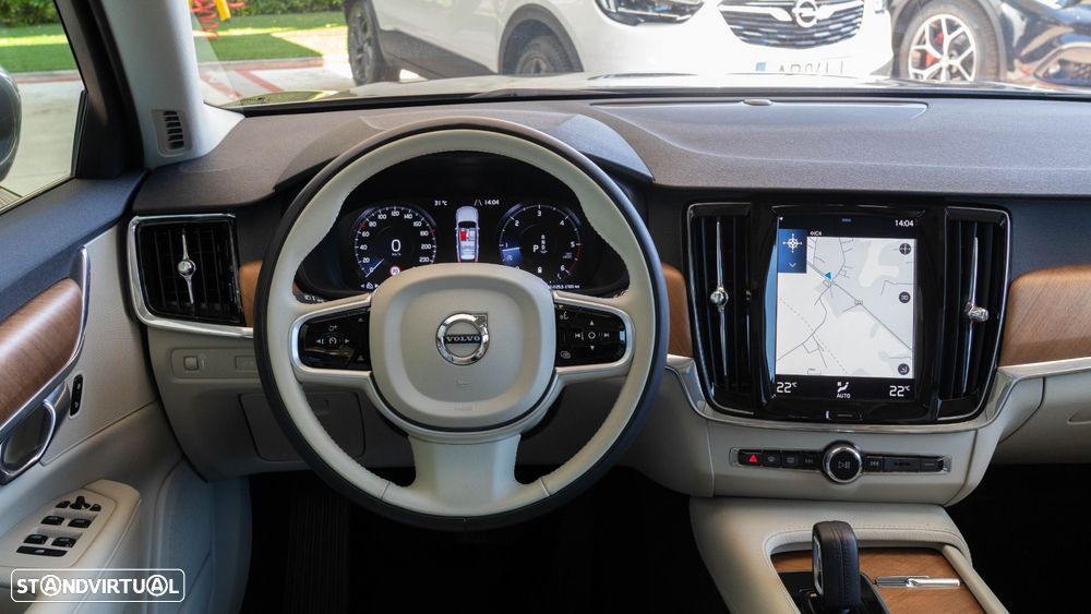 Volvo V90 2.0 B4 Momentum Plus Geartronic - 5