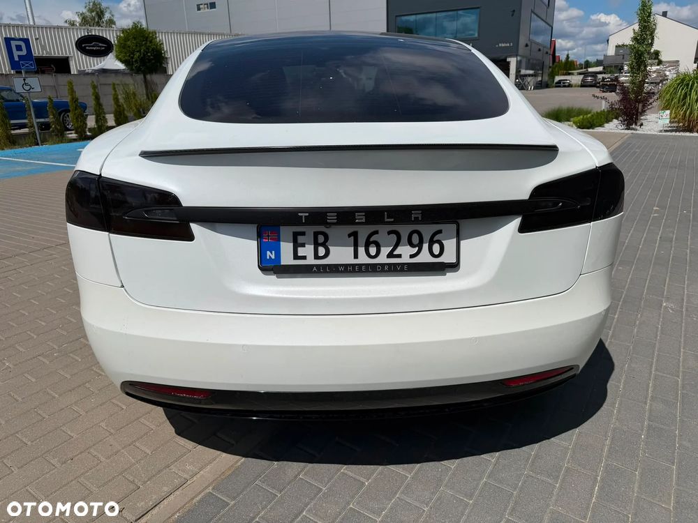 Tesla Model S - 7