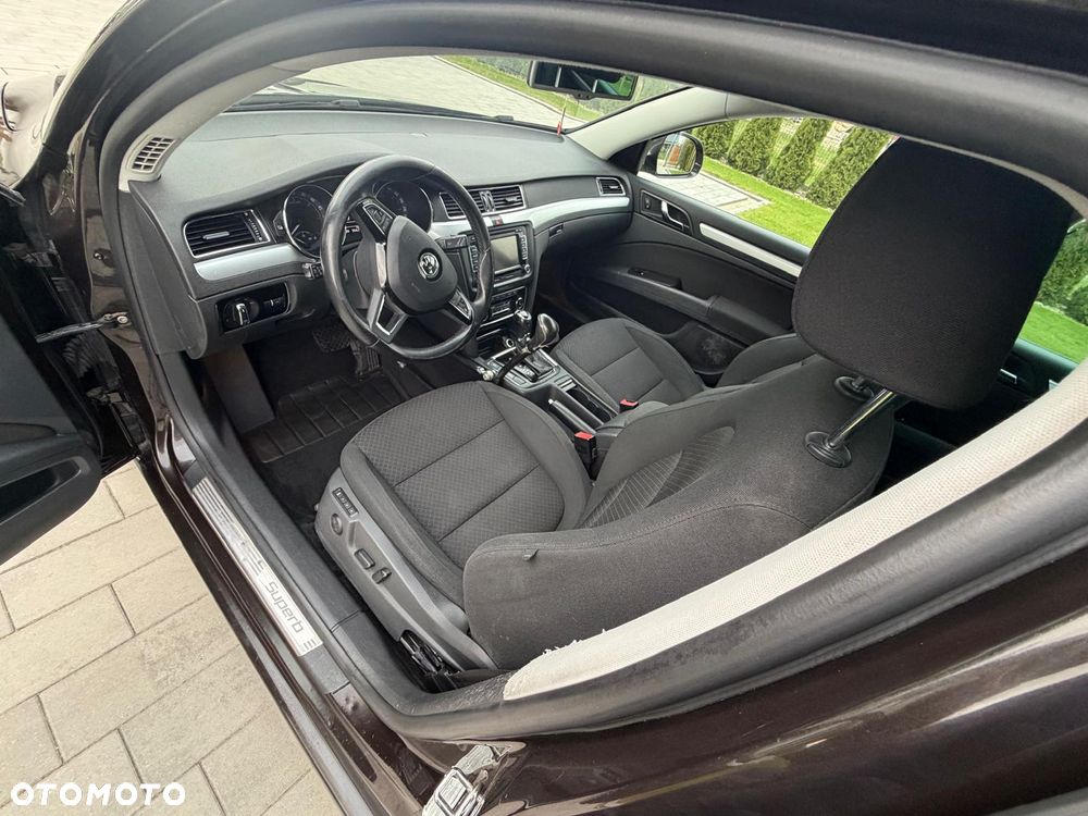 Skoda Superb 2.0 TDI DSG Elegance - 39