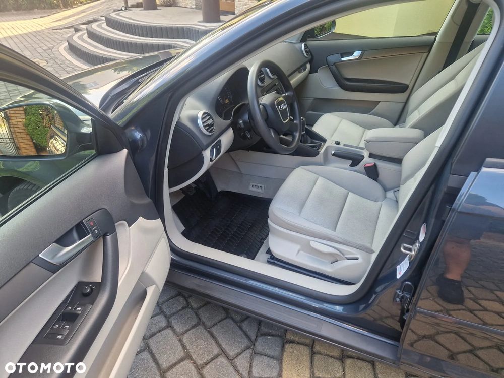 Audi A3 Sportback 1.6 Ambiente - 7