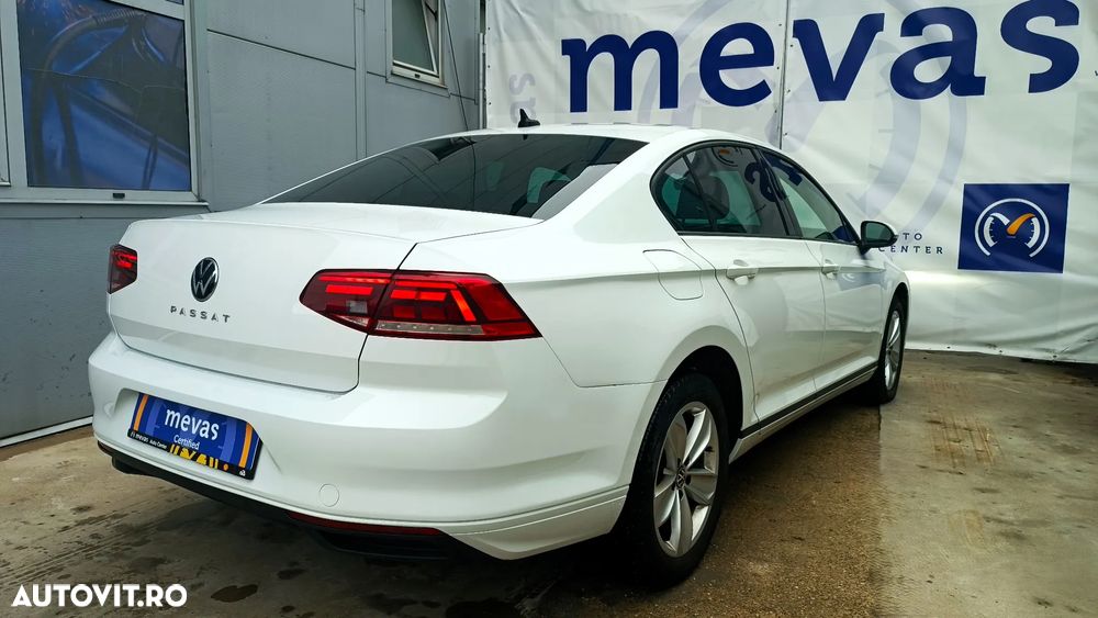 Volkswagen Passat 2.0 TDI DSG Trendline - 6