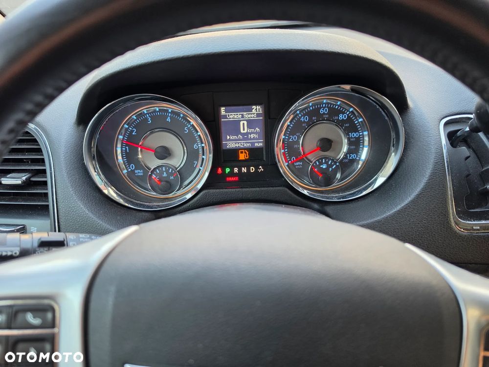 Chrysler Town & Country 3.6 Touring - 2