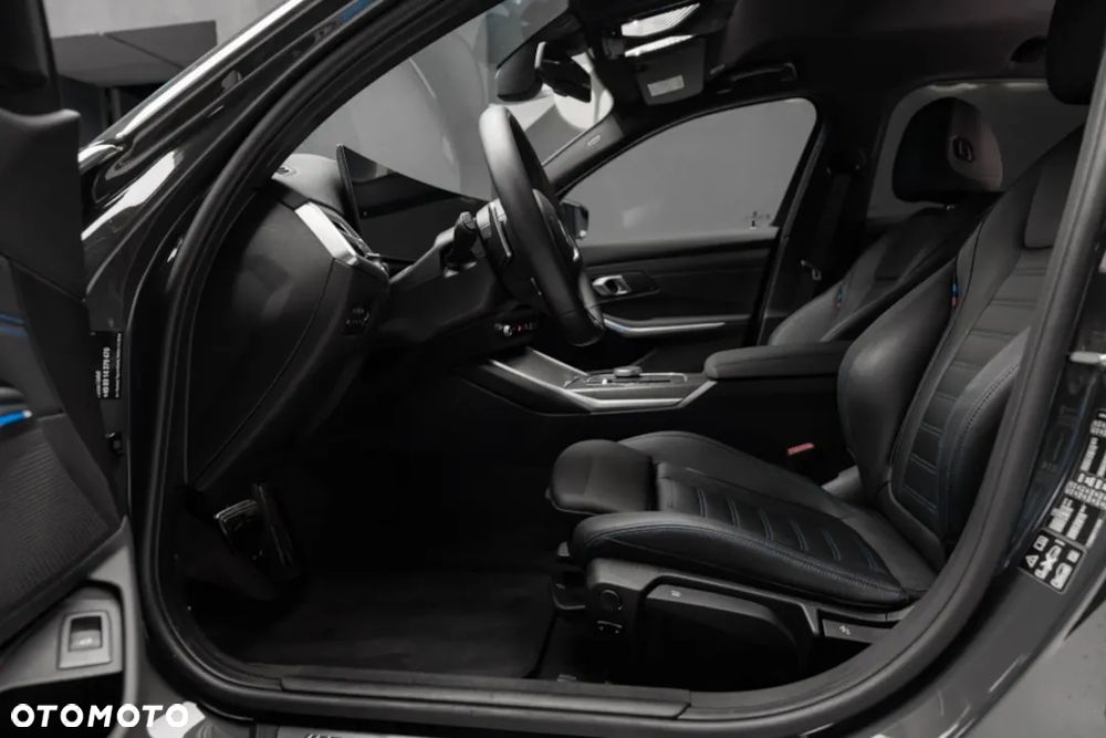 BMW Seria 3 320i - 24