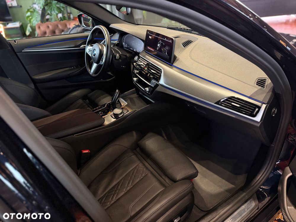 BMW Seria 5 518d mHEV - 15