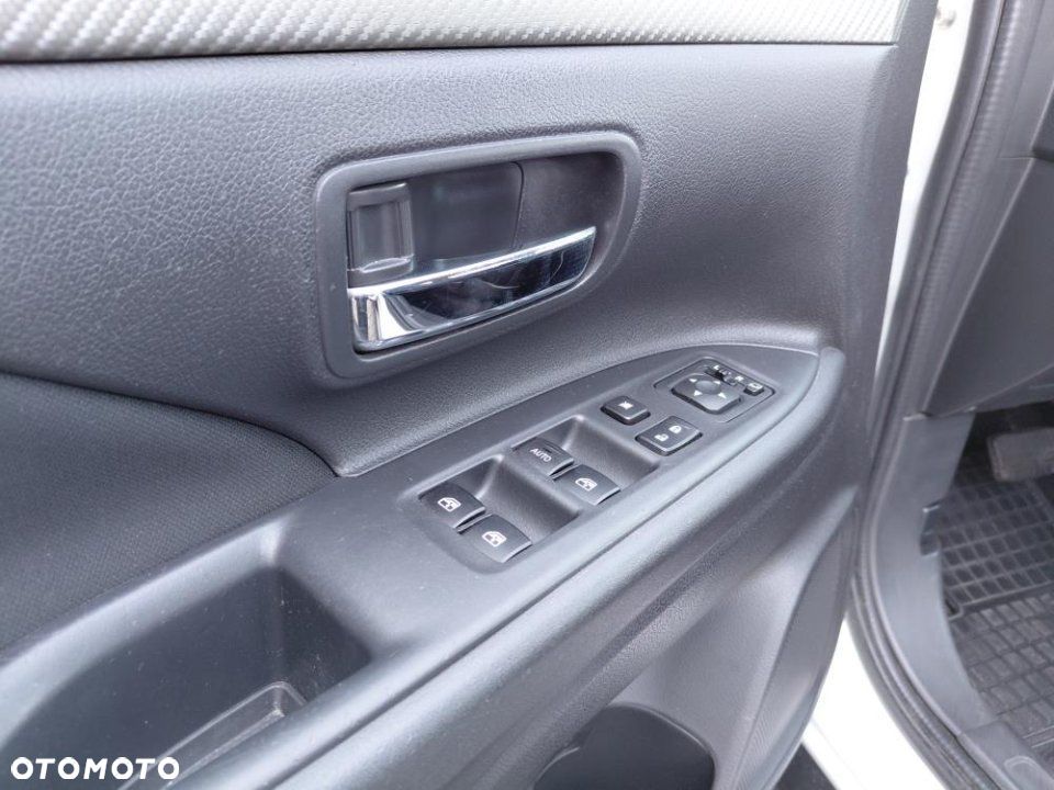 Mitsubishi Outlander - 11