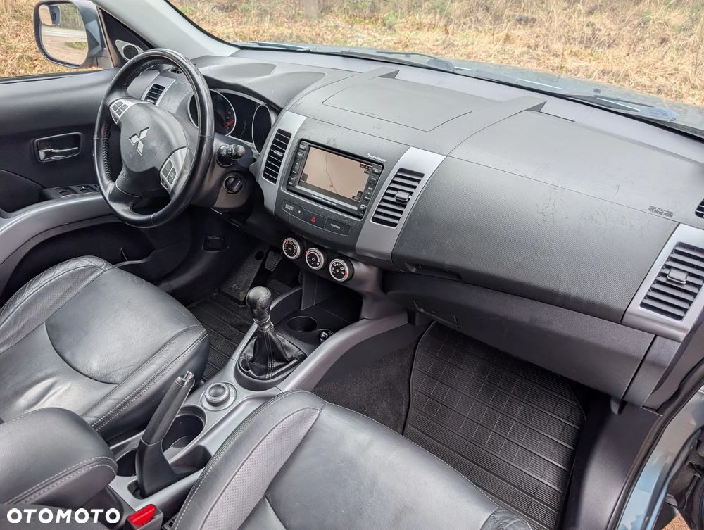 Mitsubishi Outlander 2.2 DID Instyle NAVI - 5