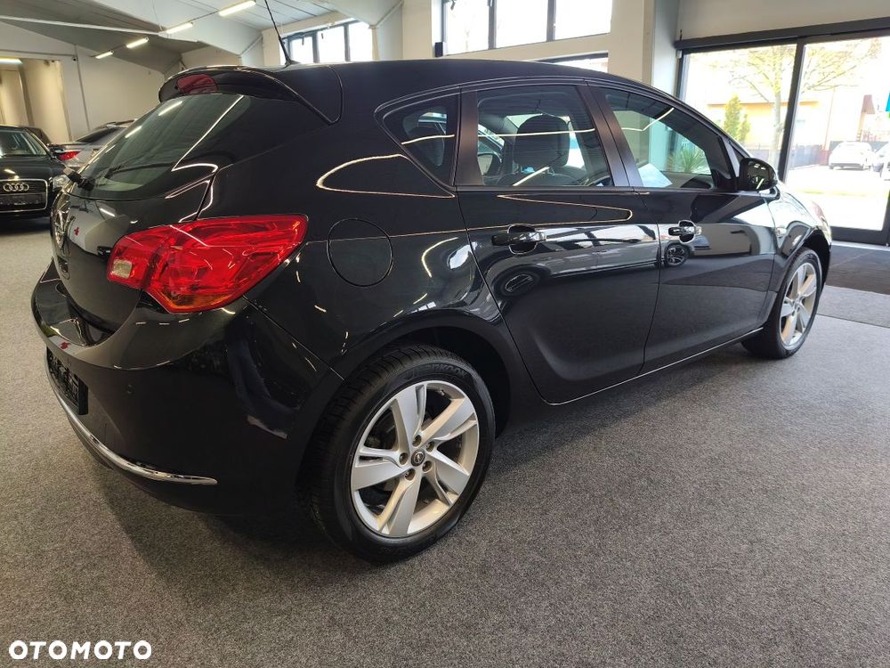 Opel Astra 1.6 Design Edition - 4