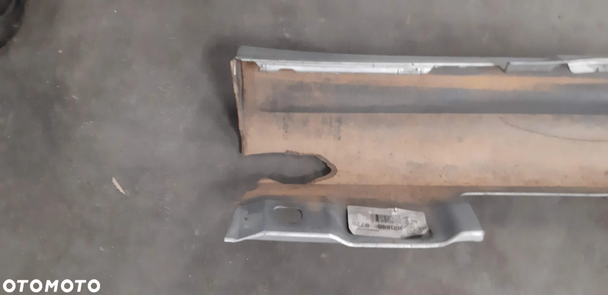 Listwa progowa prawa A2046980854 Mercedes W204 C63 AMG - 6