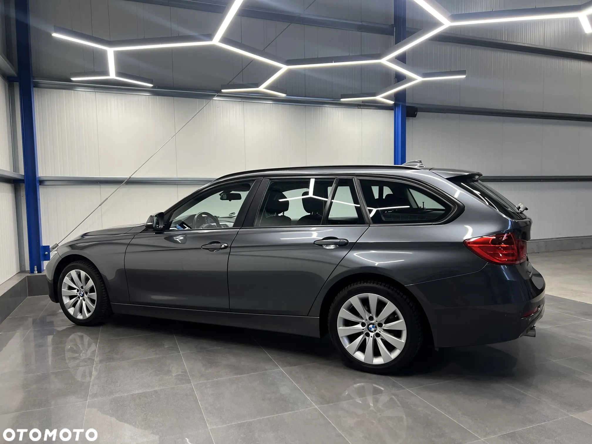 BMW Seria 3 318d DPF Touring - 14