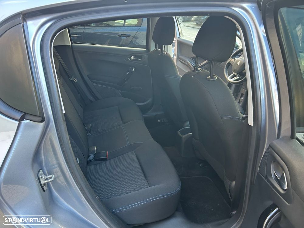 Peugeot 208 1.2 PureTech Signature - 22