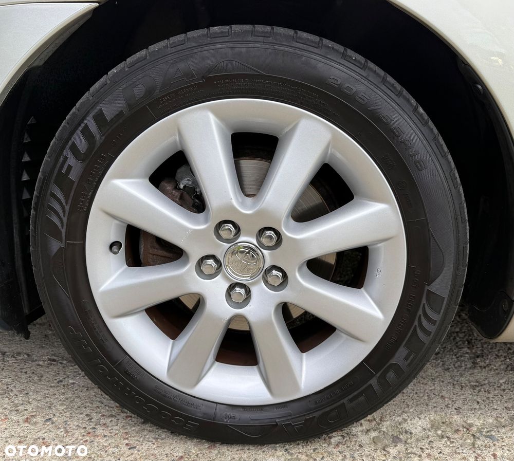 Toyota Avensis 1.8 VVT-i Combi Sol - 36