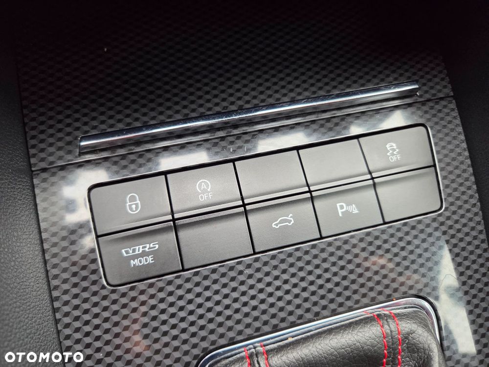 Skoda Octavia 2.0 TDI DSG RS - 38