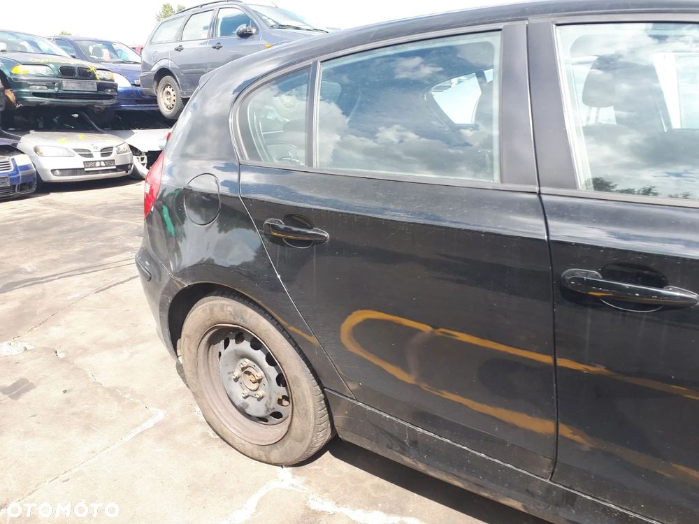 BMW 1 E87 07-11 LIFT KLAPKA WLEWU PALIWA 668/9 SCHWARZ 2 - 7