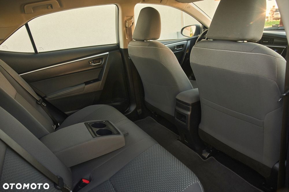 Toyota Corolla 1.6 Premium + - 29
