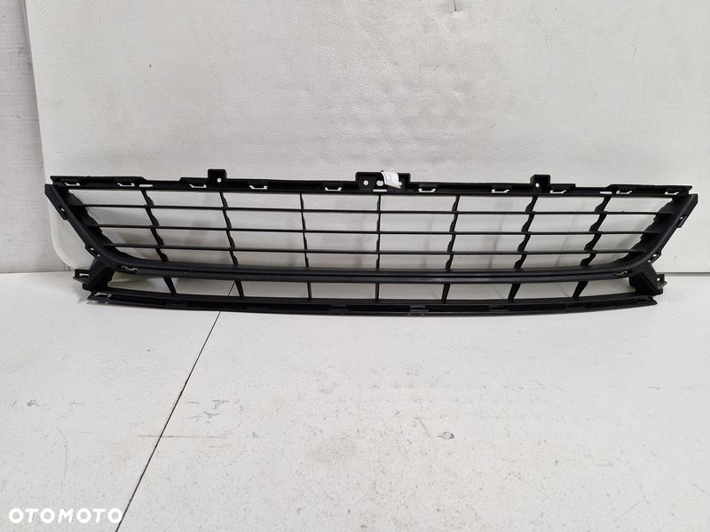 RENAULT MEGANE III 3 LIFT KRATKA ŚRODKOWA ZDERZAKA PRZÓD 622547366R - 1