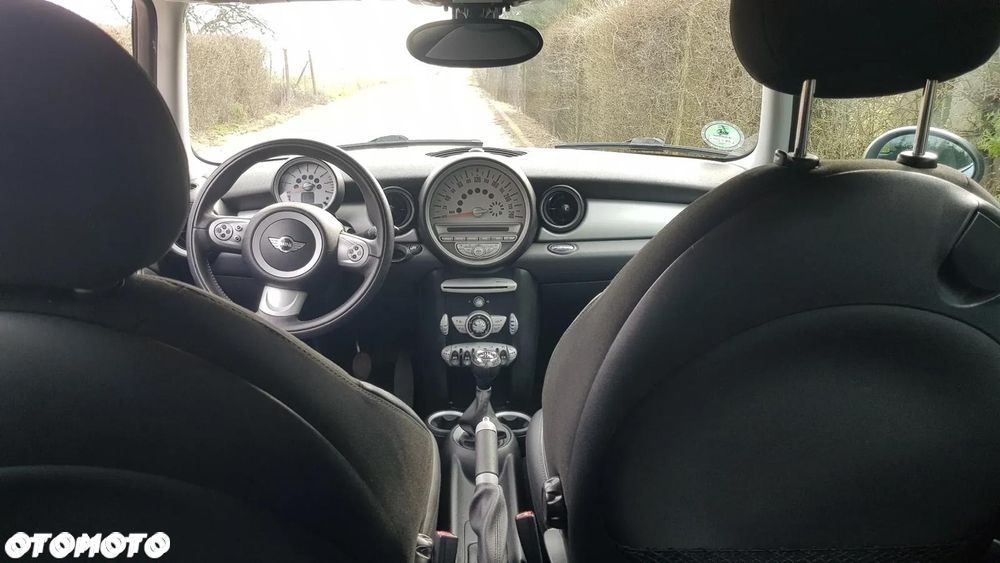 MINI Cooper Standard - 10