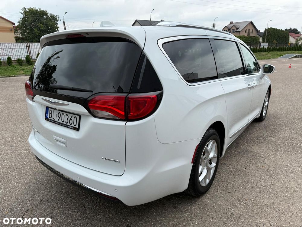 Chrysler Pacifica - 8