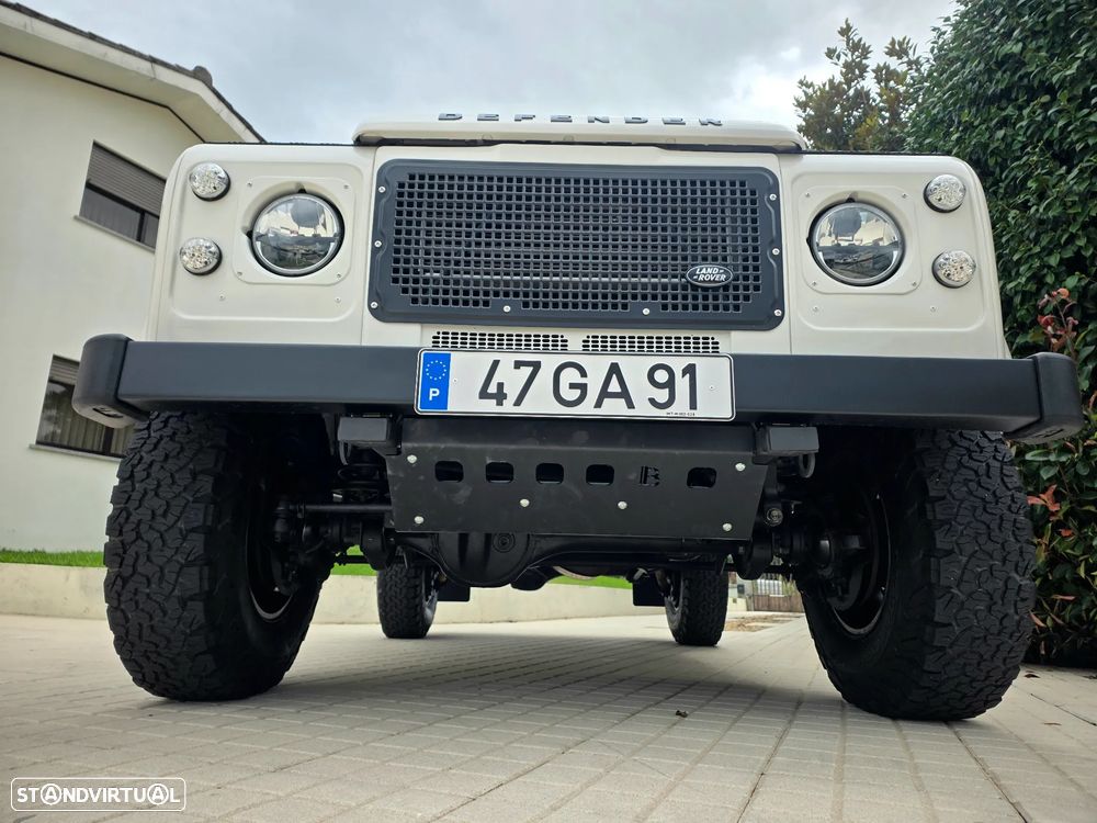 Land Rover Defender - 54