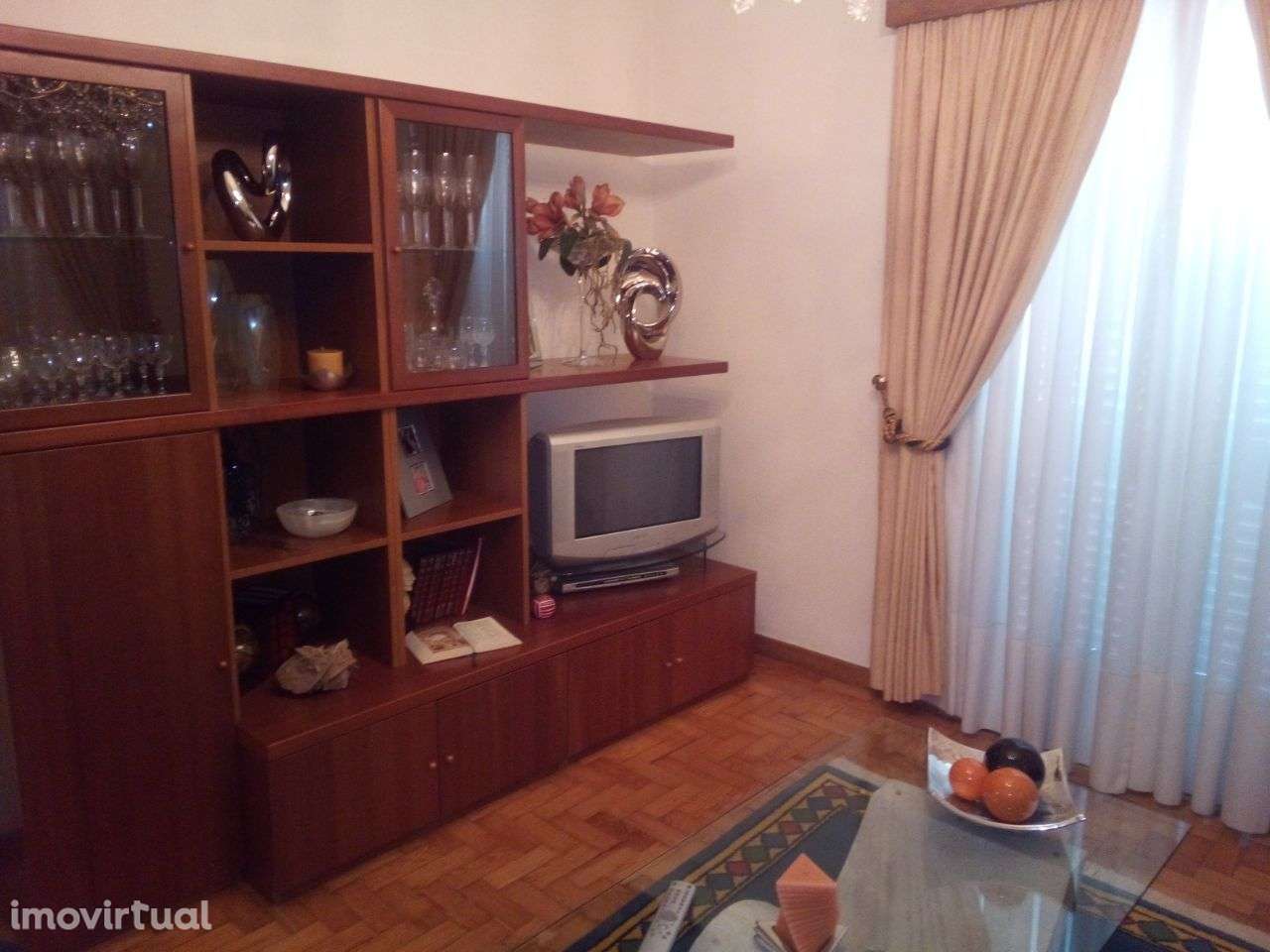 Oportunidade de negócio - Moradia com comércio em S. João da Madeira - Grande imagem: 5/24