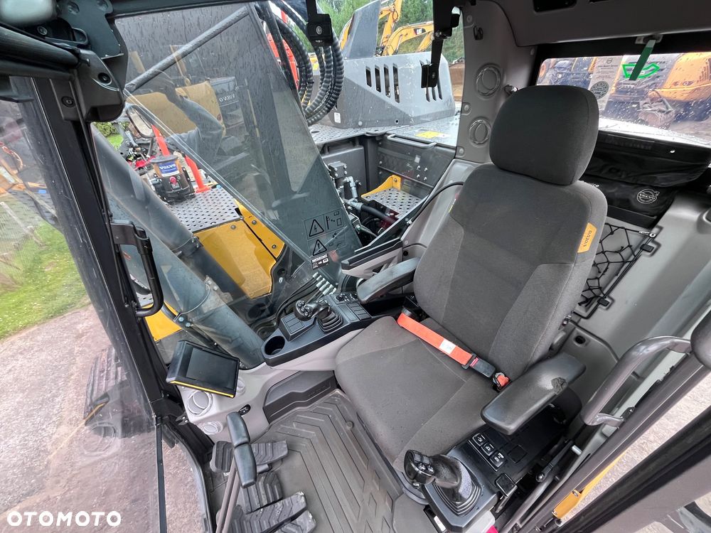 Volvo ECR235EL - 12