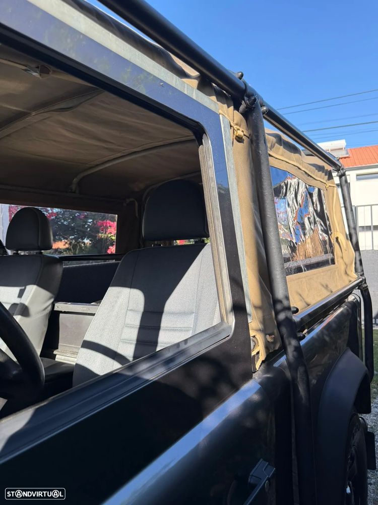 Land Rover Defender - 24