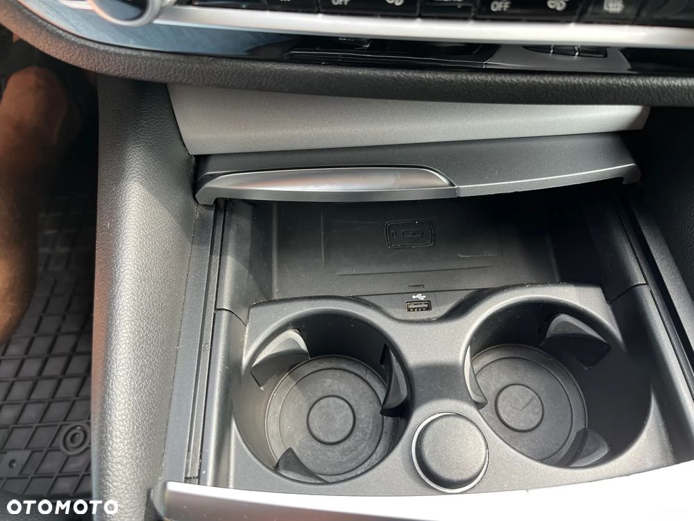 BMW Seria 5 530i Touring - 21