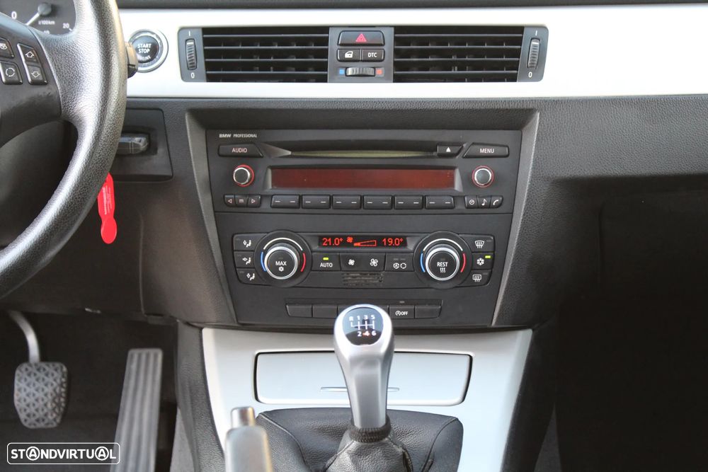 BMW 318 d Dynamic - 13