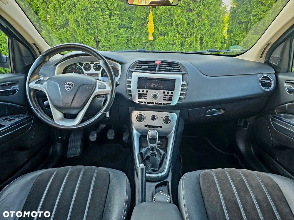 Lancia Delta 1.6 MJ Gold - 29