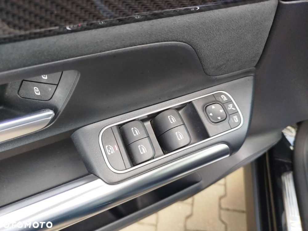 Mercedes-Benz GLA - 14