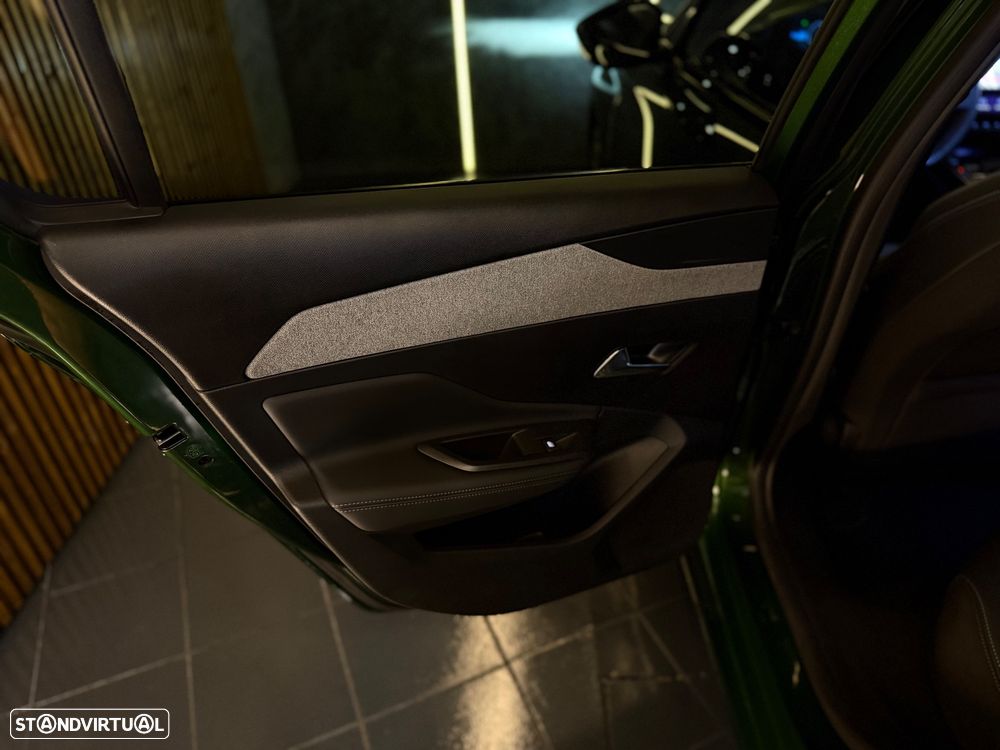 Peugeot e-308 58 kWh Allure - 24