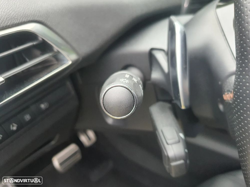 Peugeot 3008 1.6 Hybrid GT Pack e-EAT8 - 4