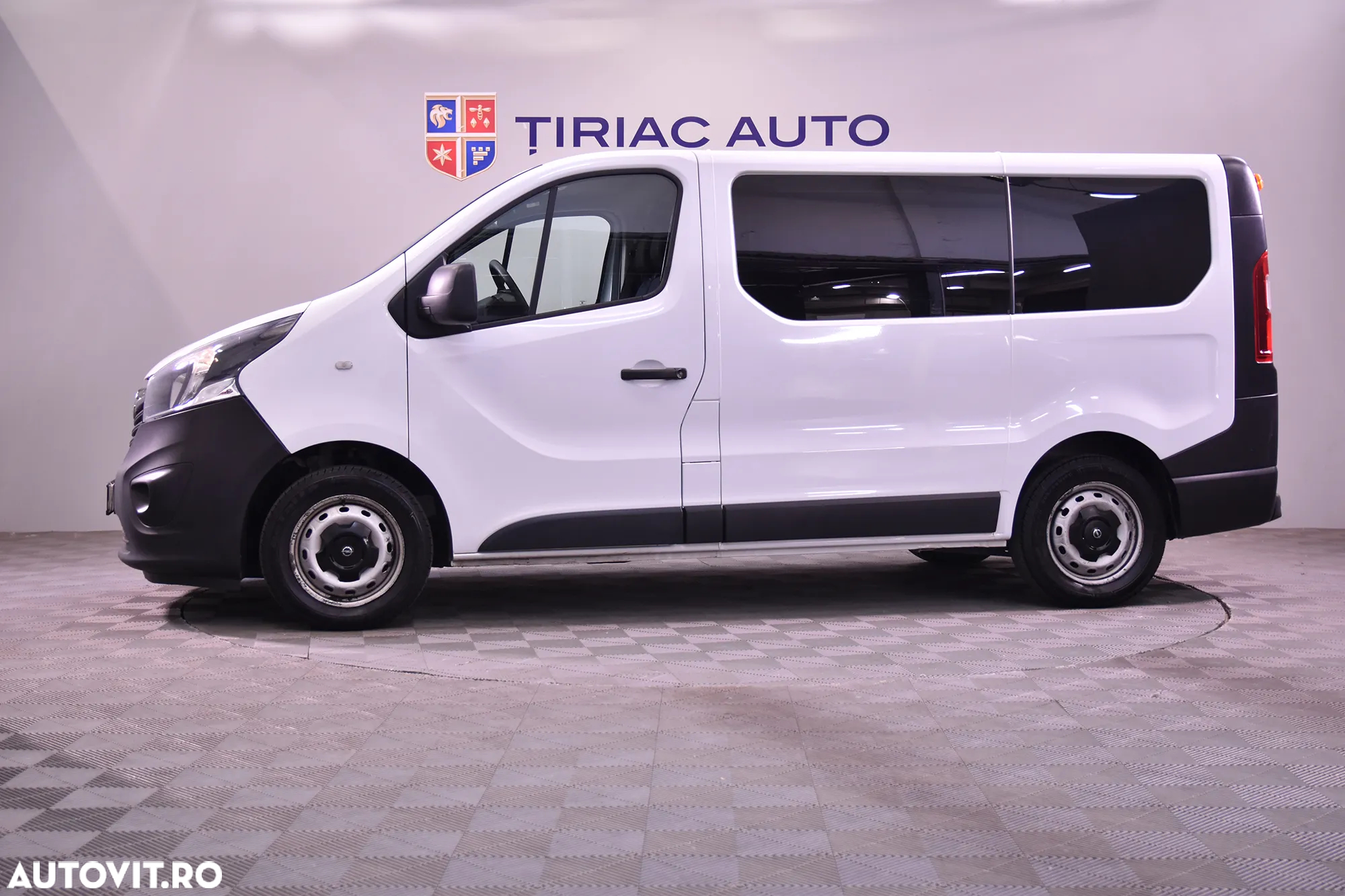 Opel Vivaro - 2