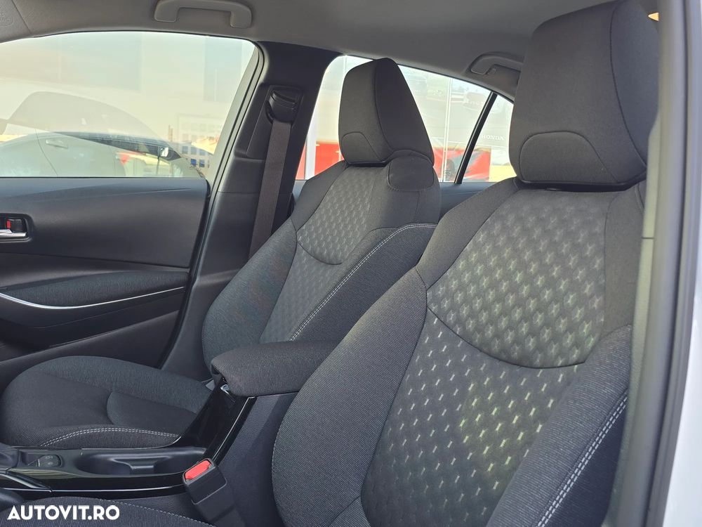 Toyota Corolla 1.8 HSD Business - 17