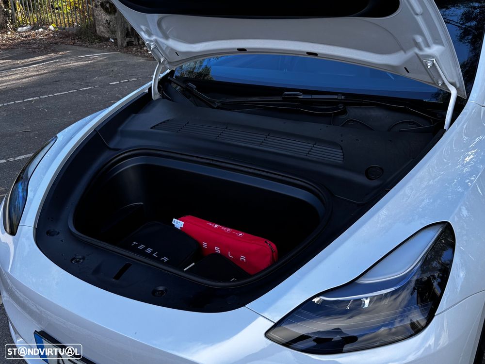 Tesla Model Y - 9