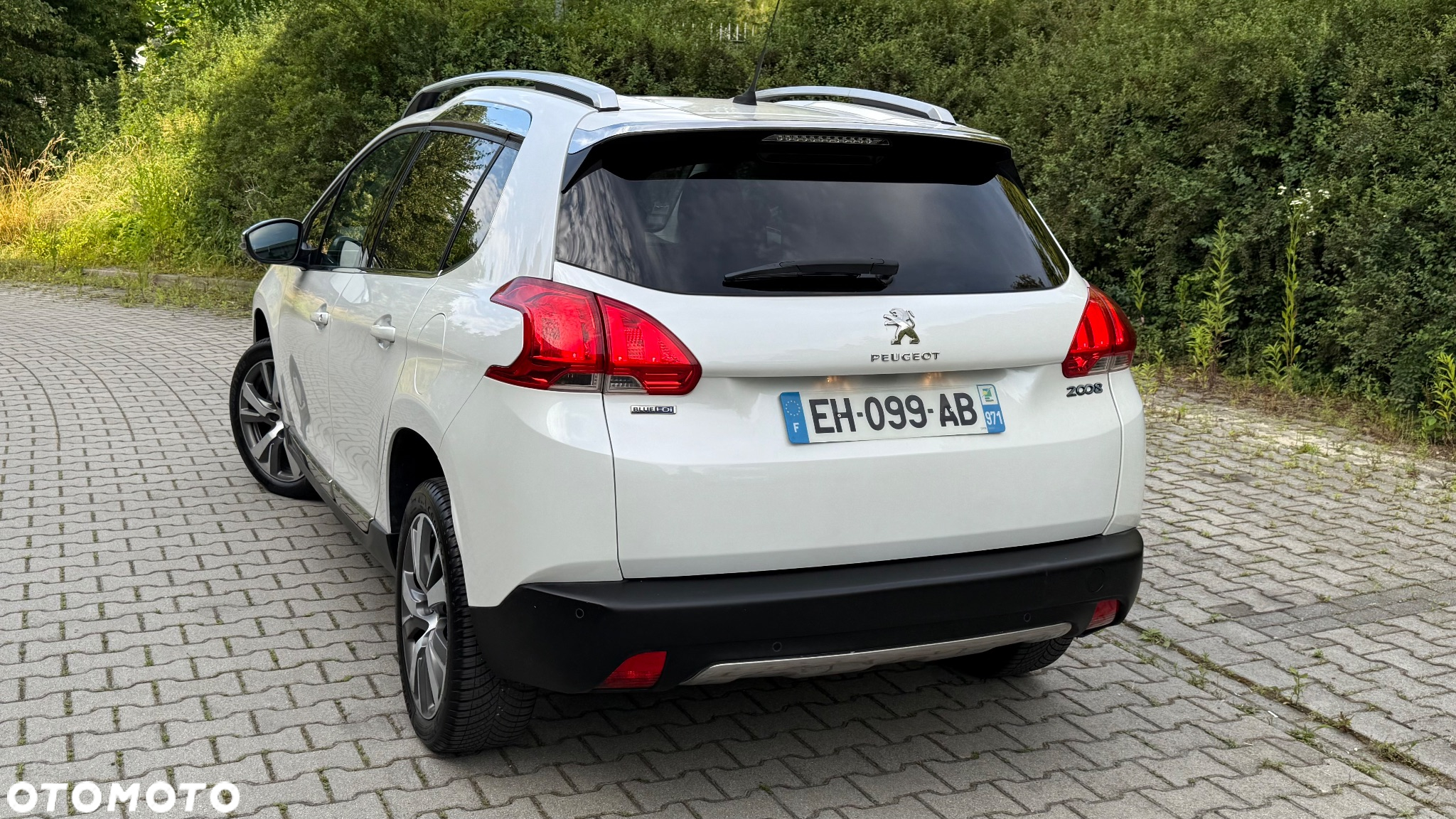 Peugeot 2008 1.6 BlueHDi Allure S&S - 36