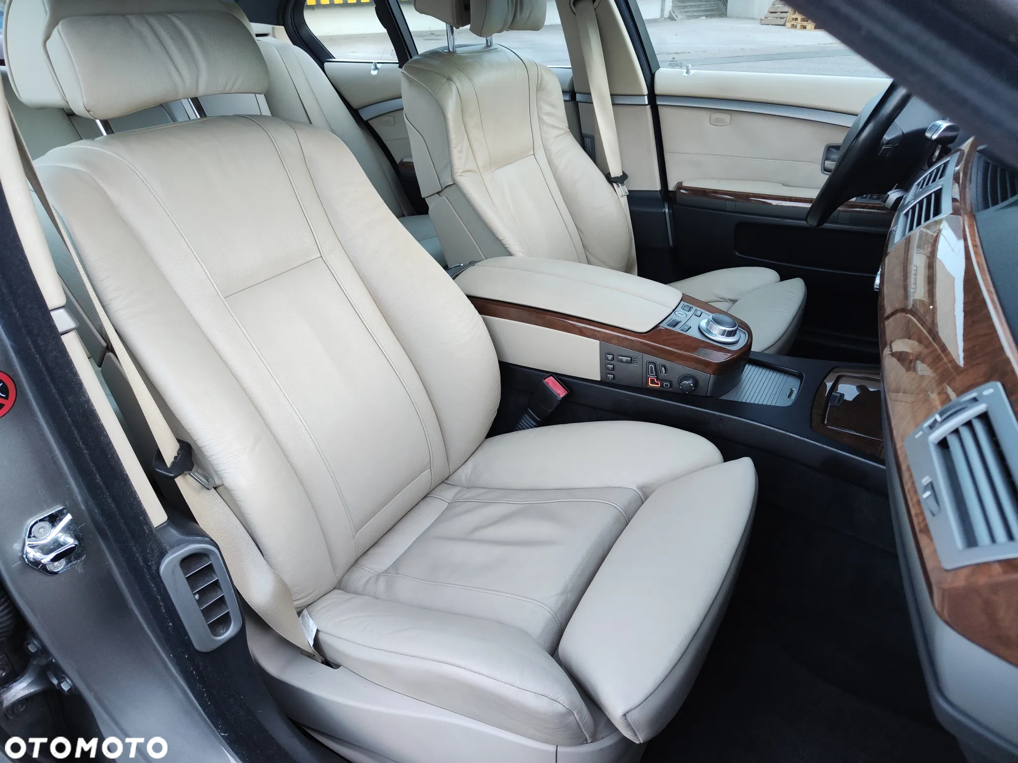 BMW Seria 7 750i - 9