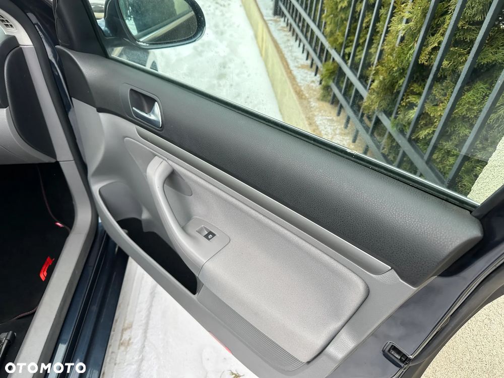 Volkswagen Golf - 25