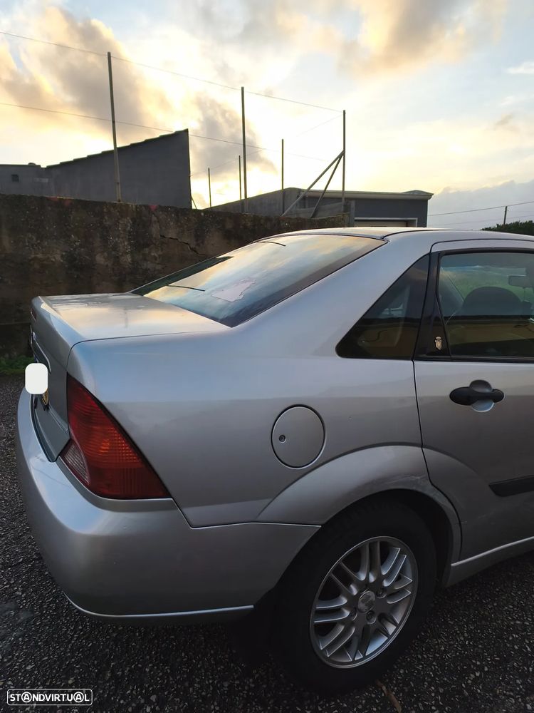 Ford Focus 1.6 Ghia - 2