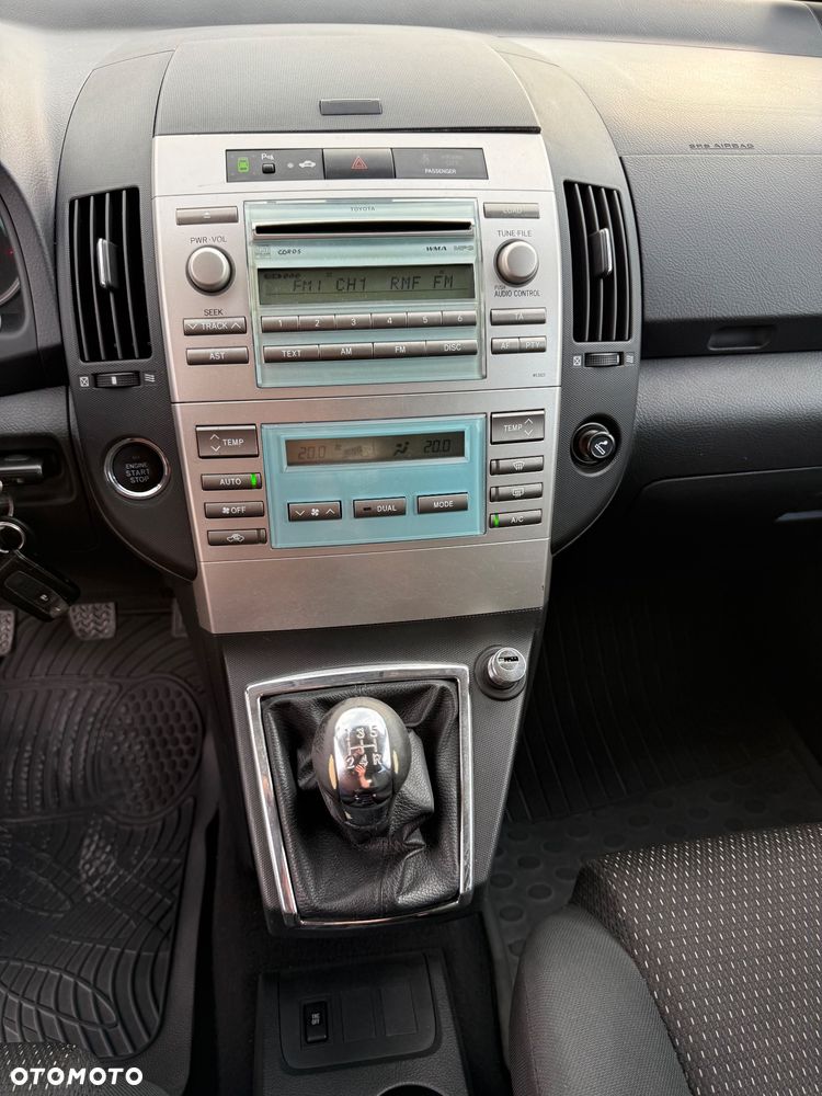 Toyota Corolla Verso 1.8 Gold + - 17