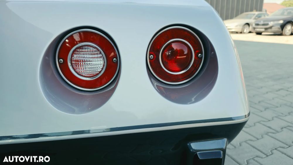Chevrolet Corvette - 13