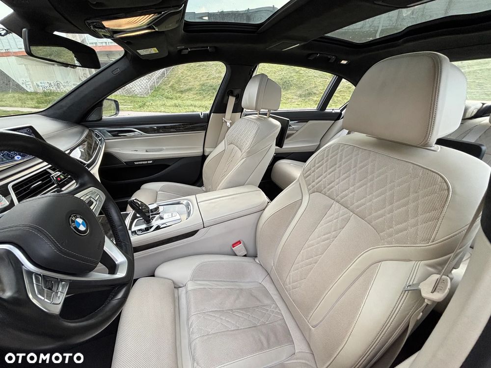 BMW Seria 7 750Li xDrive - 32