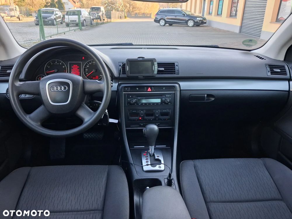 Audi A4 Limousine - 16