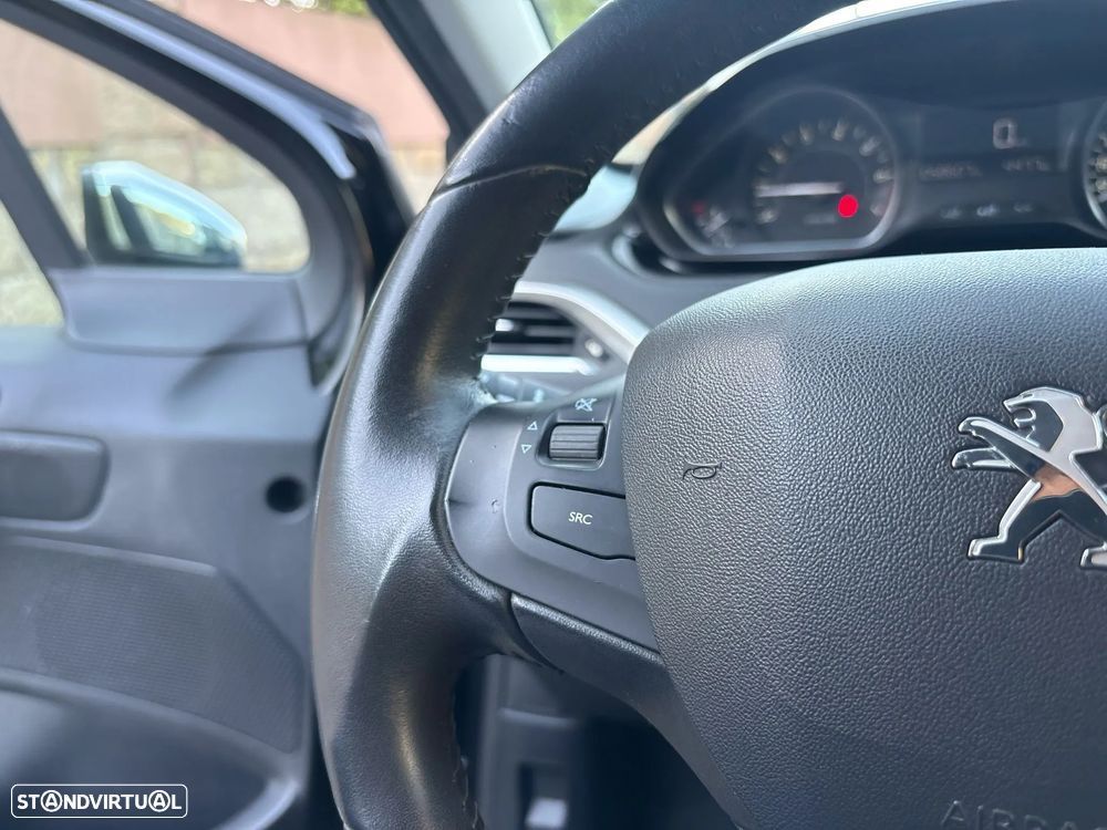 Peugeot 208 1.2 PureTech Style - 33