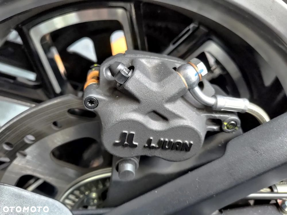 QJMOTOR SVT 650 - 40