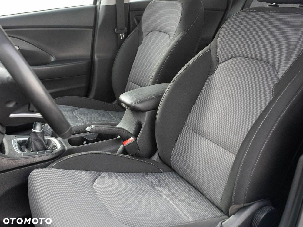 Hyundai i30 1.5 DPI Classic + - 13