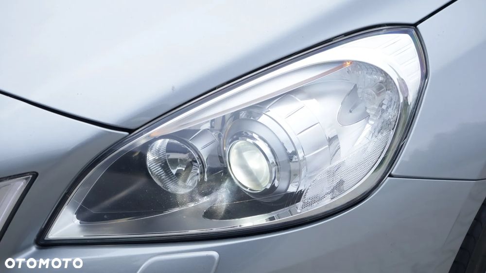 Volvo V60 D6 AWD Plug-in Hybrid R-Design Summum - 11