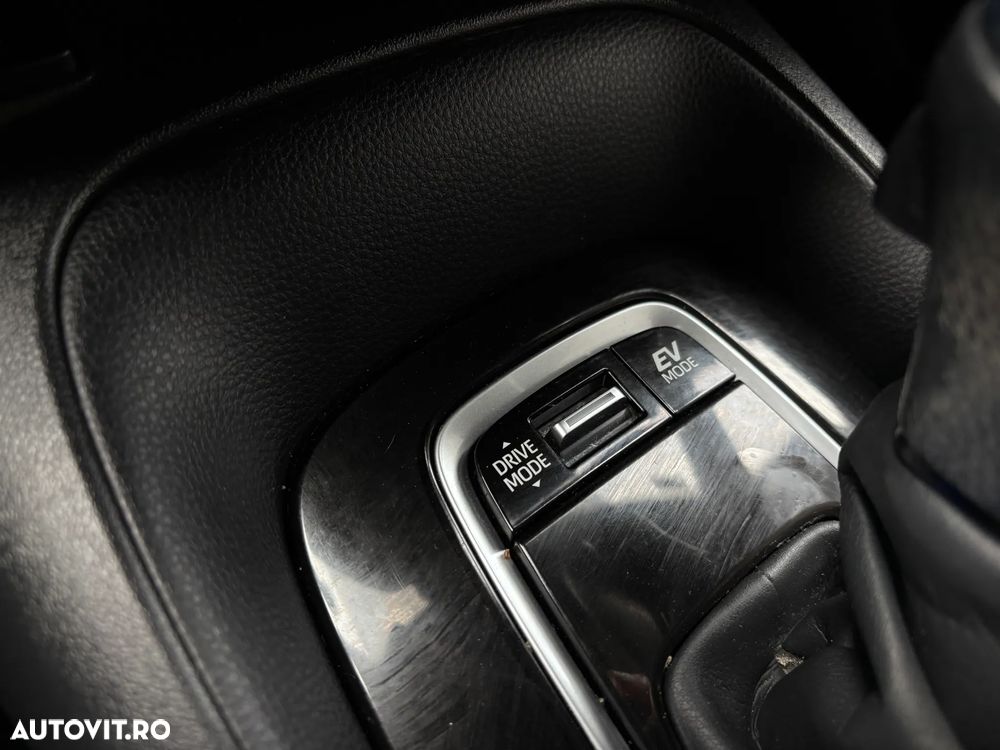 Toyota Corolla 1.8 HSD Business - 27